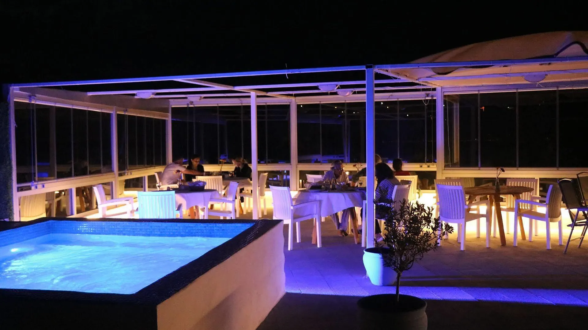Ege Apart & Hotel Ayvalı